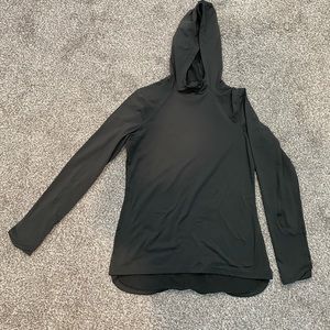 GUC medium army green under armour women’s hooded long sleeve shirt